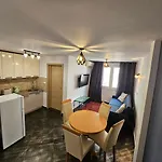 Charming Central Flat - Balcony With Mountain View, Near Beach